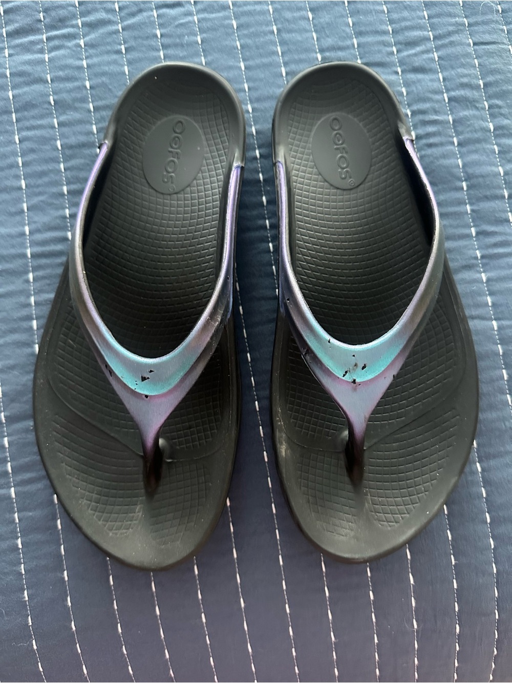 OOFOS Women’s Sz 10 flip flop sandals( See Description)